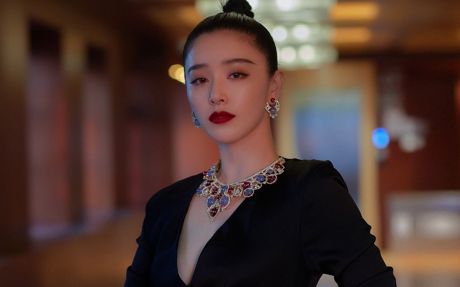 _球迷全场助威:场边欢呼声此起彼伏_,球场球迷喊的什么