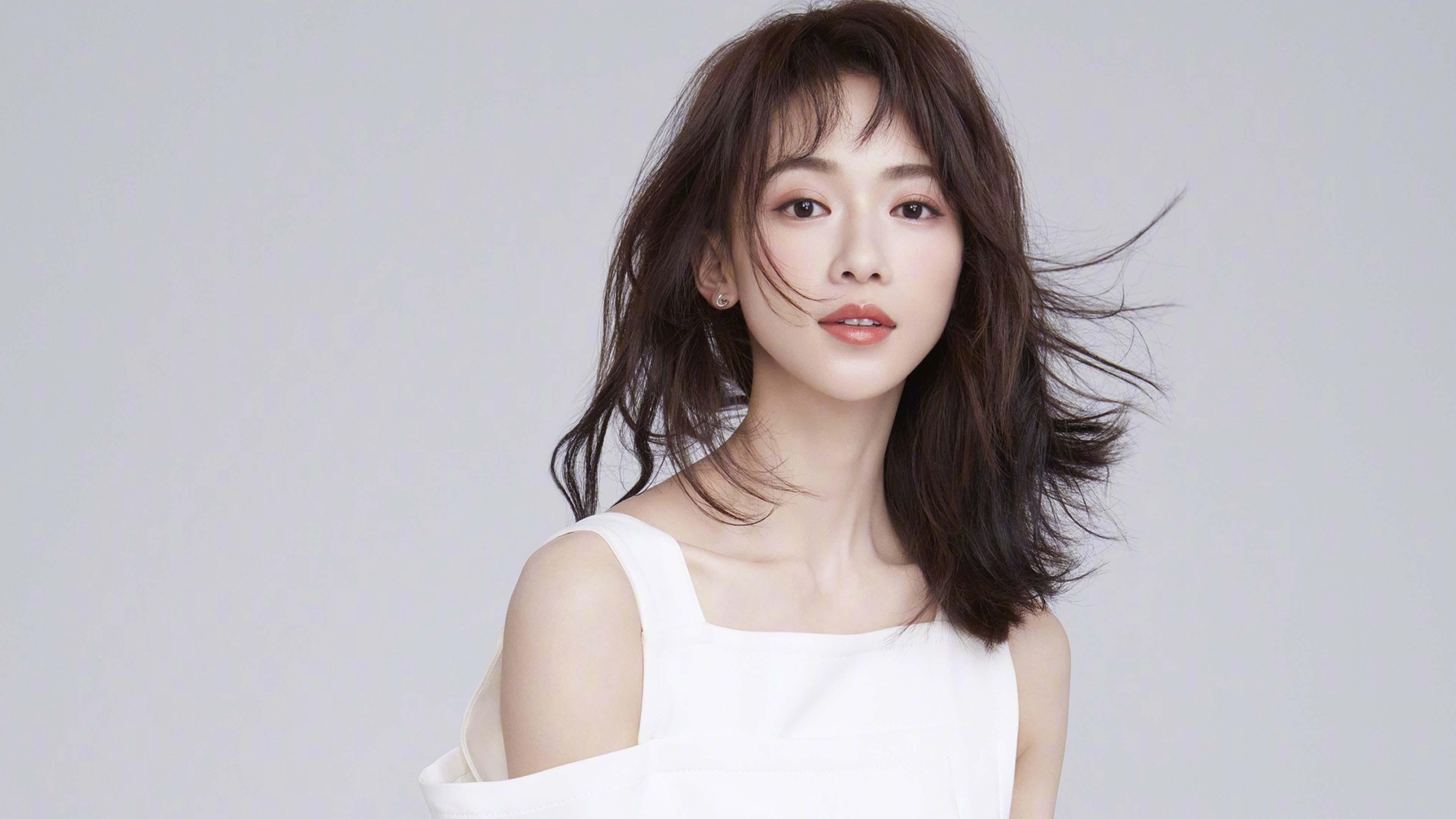 西甲:巴萨4-1冲击榜首,莱万连续两场破门,巴萨对战莱万特