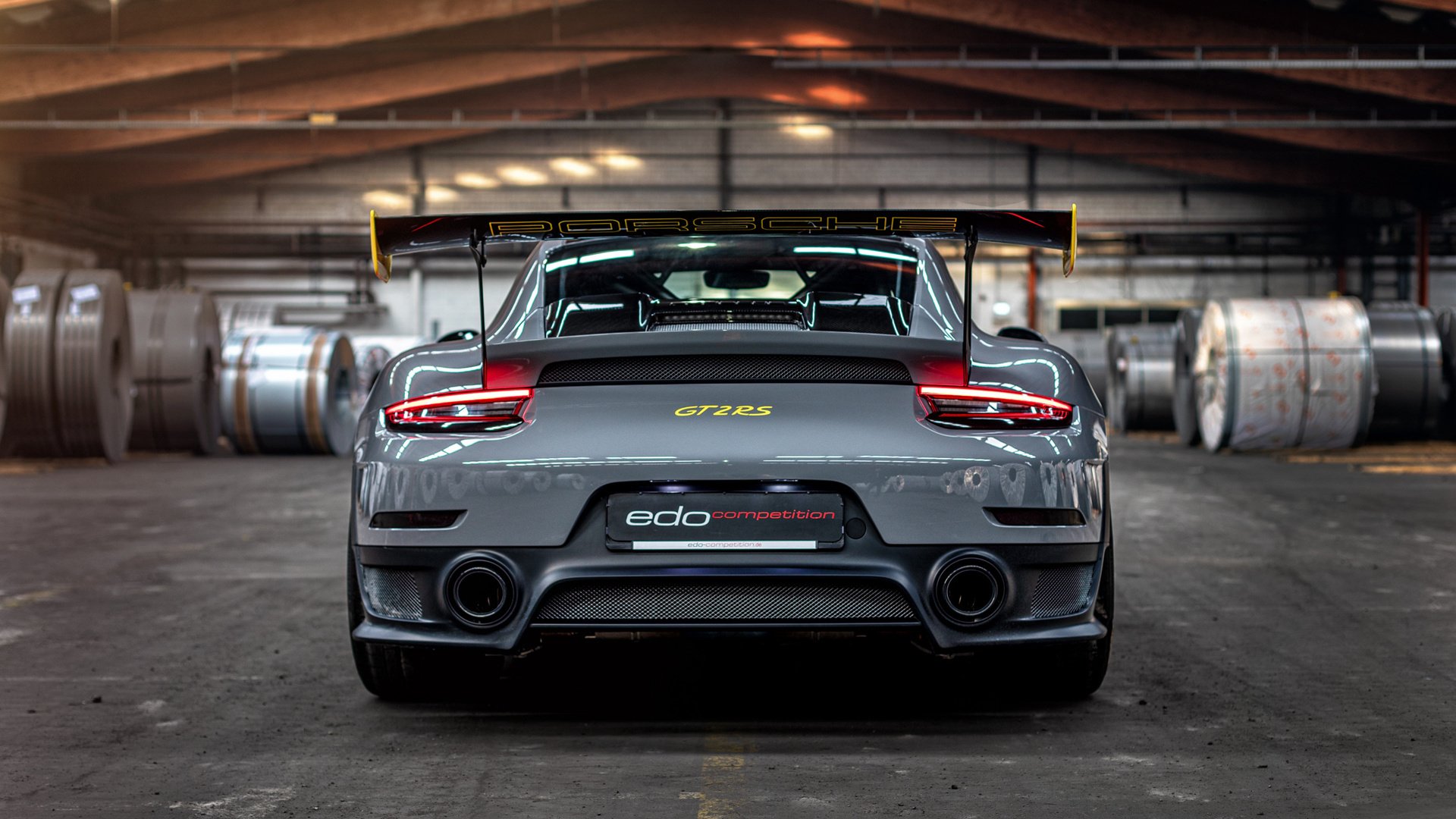 逆境中的英雄:车手们的坚持与突破