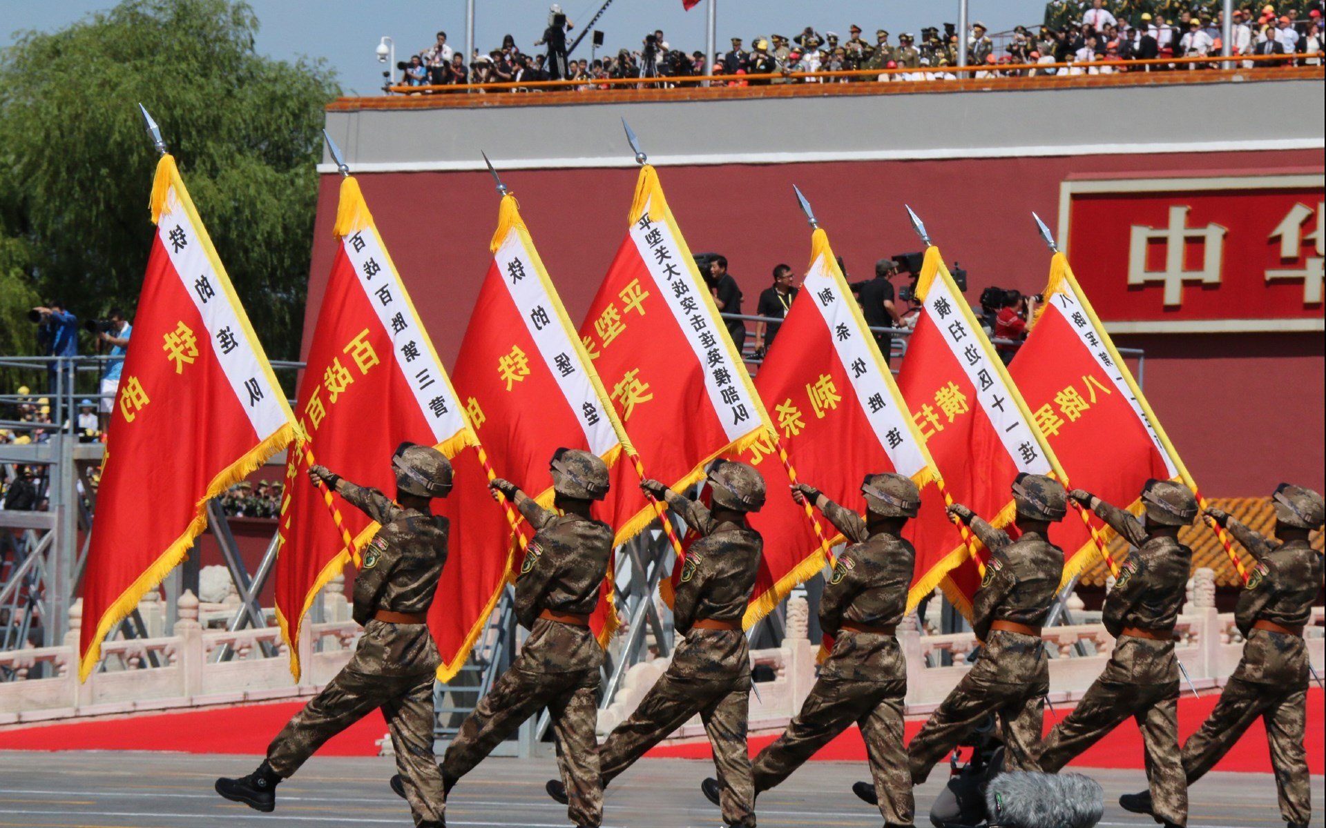 埃因霍温主帅赛后精彩发言,球队士气高涨备战,埃因霍温 主教练