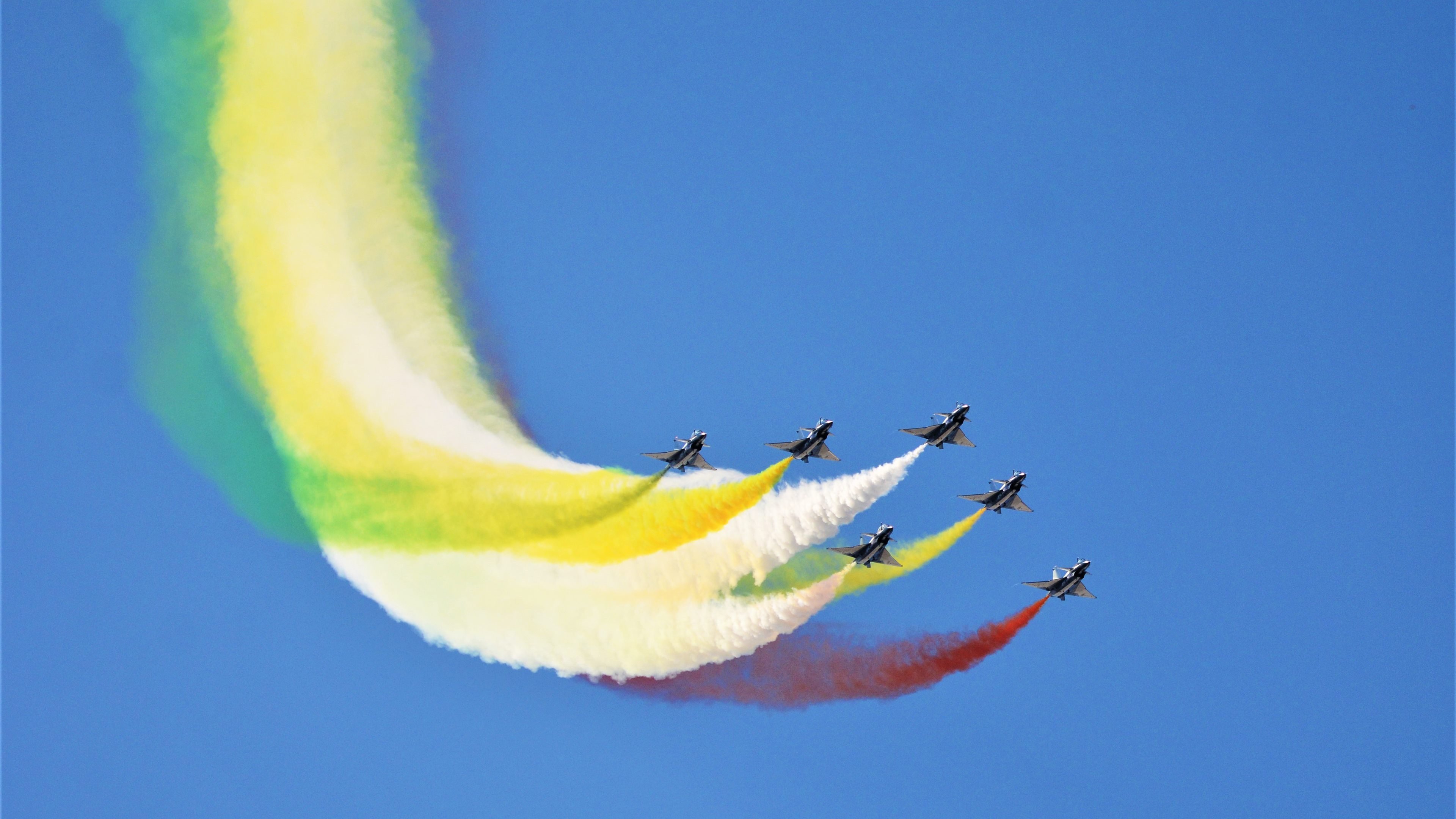 快船击败骑士乔治贡献关键防守,快船队乔治